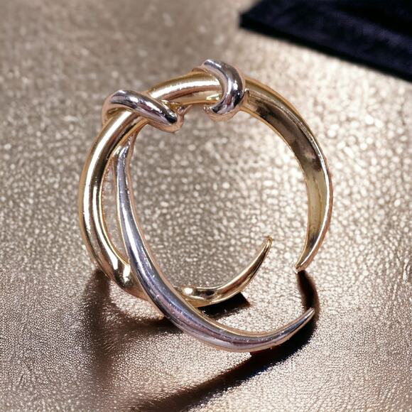 Sleek Vintage Silver-Tone Crescent Brooch - Modernist Lunar Design - Picture 3 of 10